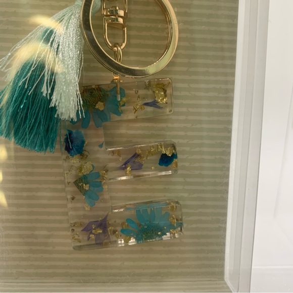 Modern Expressions Letter “E” Keychain - Picture 4 of 13